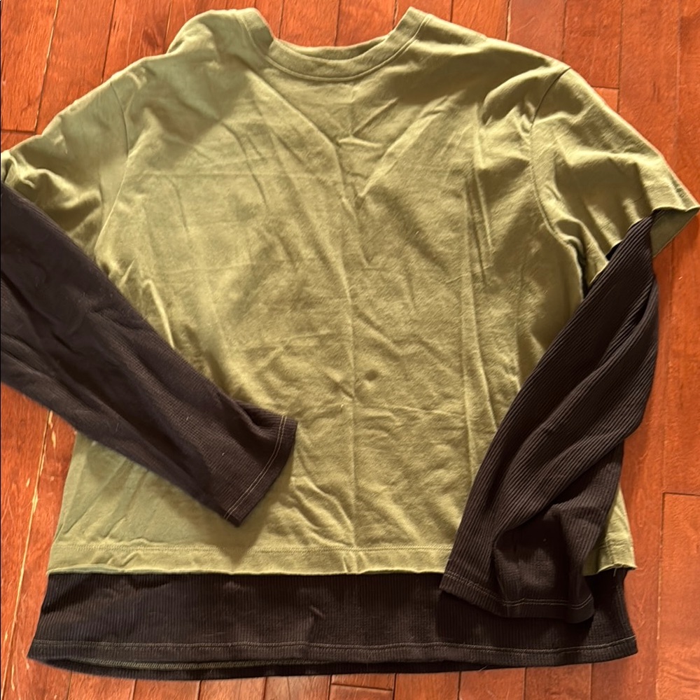 Urban Outfitters Green and Black Long Sleeve Tee